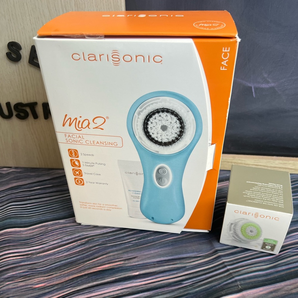 Clarisonic MIA 2 Blue with one acne brush head!
